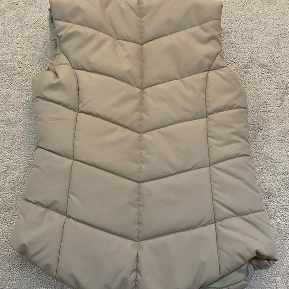 puffer vest - Picture 2 of 3